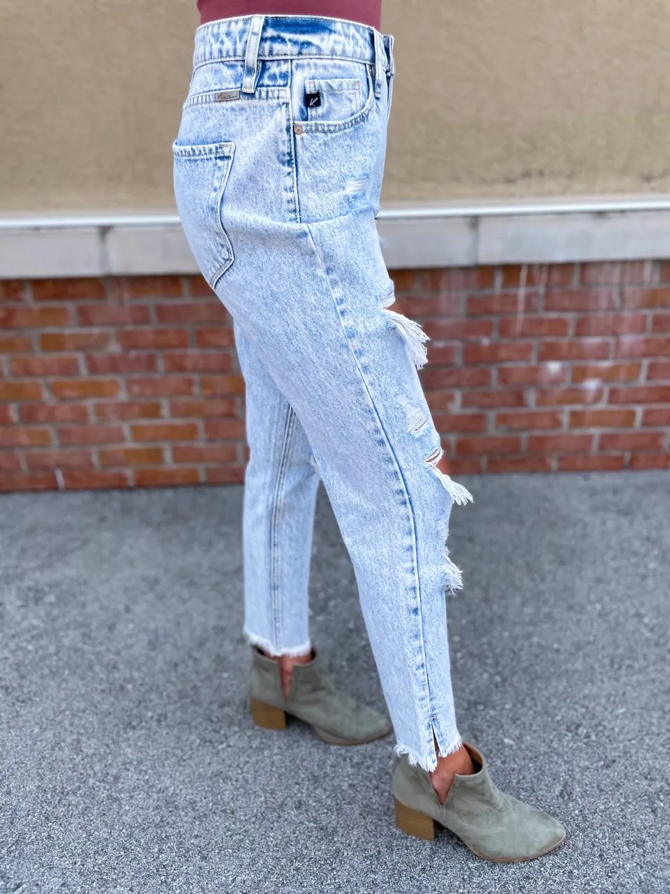 Avery Distressed Jean