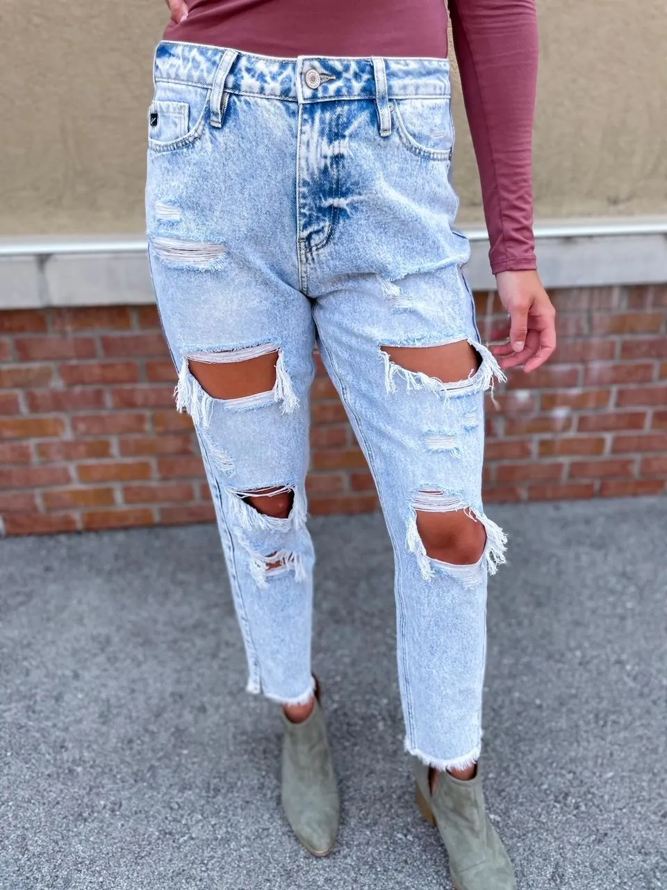 Avery Distressed Jean